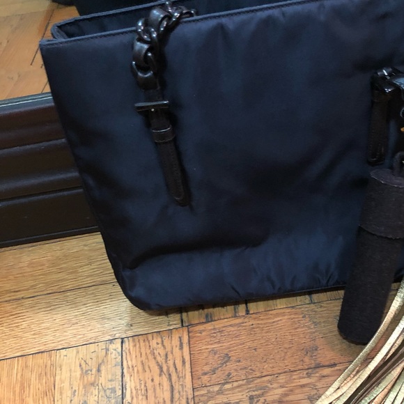 Louis Vuitton gold runway tassel - Picture 4 of 4